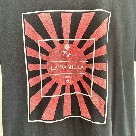 La Familia graphic men’s t-shirt sz: Med - Picture 3 of 5